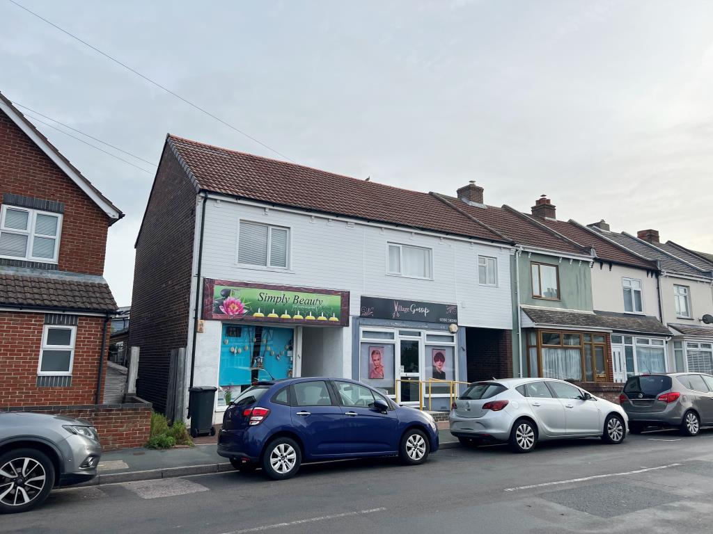 Lot: 33 - FREEHOLD BLOCK OF TWO SHOPS AND TWO FLATS FOR INVESTMENT - 
